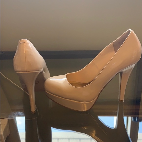 Nude patent leather heels - Picture 3 of 3